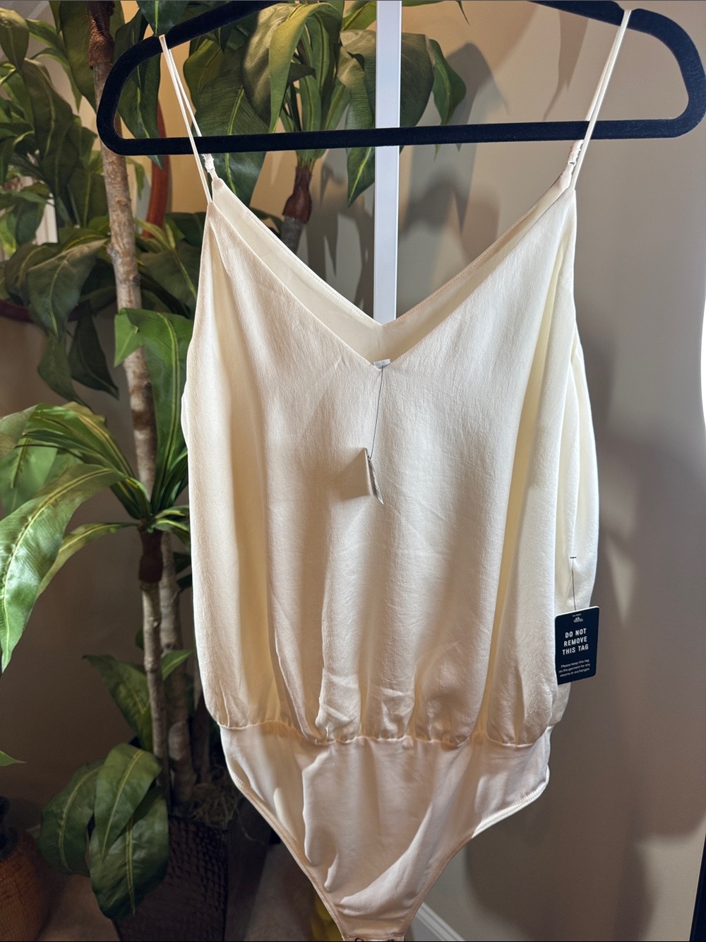 Cream V-Neck Sleeveless Bodysuit Top New W/ Tag. Express Brand size M
